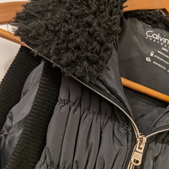 Calvin Klein Performance vest black with pockets and faux fur collar - Picture 6 of 8